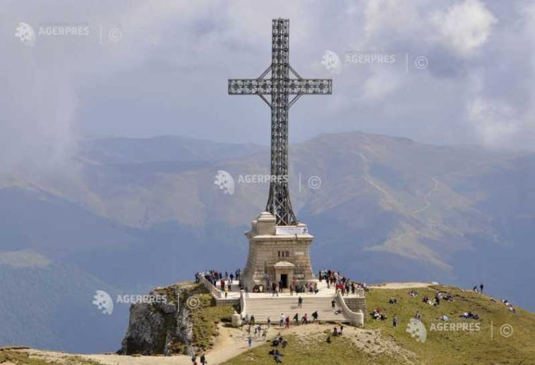 Ziua Crucii, marcată pe Vârful Caraiman; moment solemn dedicat eroilor căzuți în Primul Război Mondial