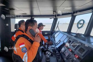Indonezia: Echipele de salvare caută 140 de persoane după scufundarea unei nave de pasageri