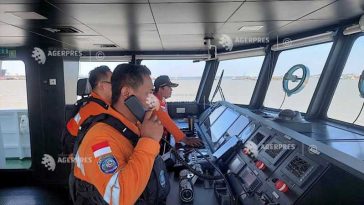 Indonezia: Echipele de salvare caută 140 de persoane după scufundarea unei nave de pasageri