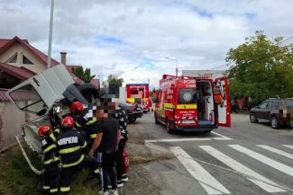 Bistrița-Năsăud: Șase persoane dintr-un microbuz, transportate la spital în urma unui accident