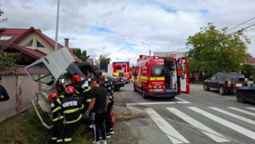 Bistrița-Năsăud: Șase persoane dintr-un microbuz, transportate la spital în urma unui accident