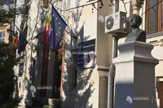 Profesorii își pot depune dosarele pentru ocuparea funcțiilor de director începând de luni
