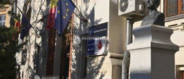 Profesorii își pot depune dosarele pentru ocuparea funcțiilor de director începând de luni