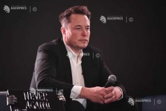Mama lui Elon Musk spune că acesta era un geniu încă de la 3 ani și că a fost hărțuit la școală