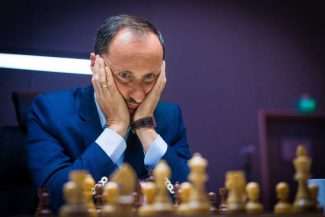 BTA: Marele maestru Topalov l-a învins pe marele maestru Kasparov într-un turneu de șah al legendelor