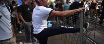 Protest în Piața Victoriei/ Jandarmerie: Amenzi de 11.000 de lei pentru protestatarii recalcitranți