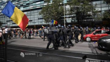 Protest în Piața Victoriei/ Trafic rutier reluat dinspre Piața Romană către bulevardul Aviatorilor