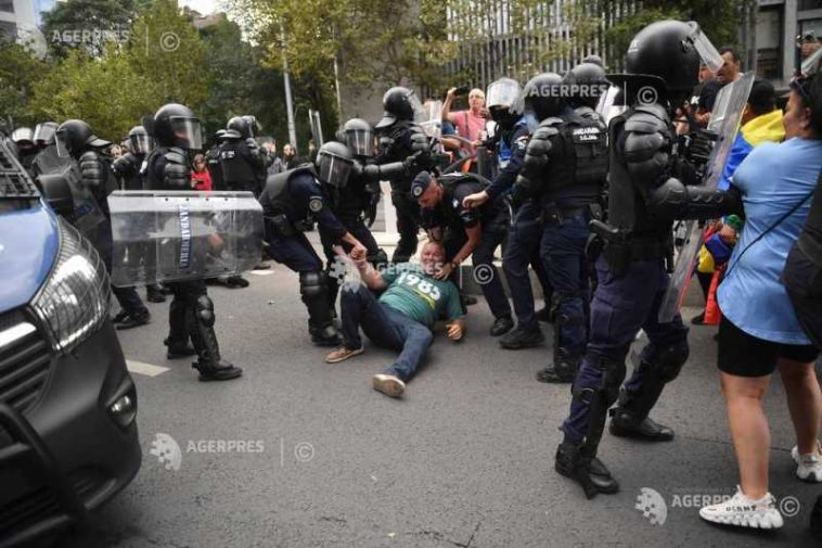 Protest în Piața Victoriei/ Poliția Capitalei: 30 de manifestanți violenți – duși la secții; doi jurnaliști au fost agresați