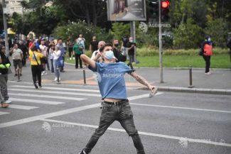 Protest în Piața Victoriei/Jandarmeria: 47 de persoane care au săvârșit fapte antisociale, conduse la secțiile de poliție