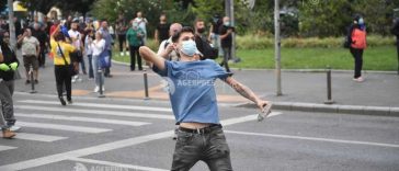 Protest în Piața Victoriei/Jandarmeria: 47 de persoane care au săvârșit fapte antisociale, conduse la secțiile de poliție