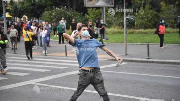 Protest în Piața Victoriei/Jandarmeria: 47 de persoane care au săvârșit fapte antisociale, conduse la secțiile de poliție