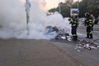 Iași: Incendiu la o autospecială de salubritate după ce deșeurile din carton au luat foc