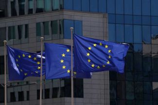 Acord politic în UE pentru alocarea a 300 de milioane de euro pentru 5 proiecte militare prioritare, inclusiv pe flancul estic