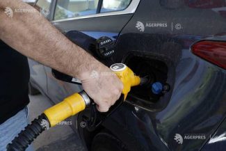 Automobiliștii francezi fac coadă la benzinăriile din Andorra, unde litrul de carburant costă 1,70 euro