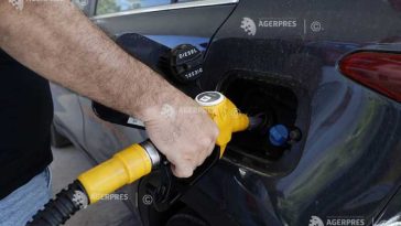 Automobiliștii francezi fac coadă la benzinăriile din Andorra, unde litrul de carburant costă 1,70 euro