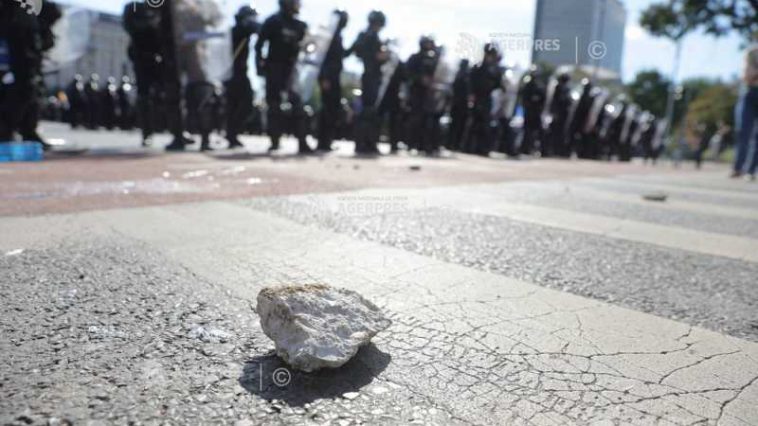 Protest în Piața Victoriei/Procurorii cer arestarea a 5 manifestanți violenți, printre care și liderul instigatorilor