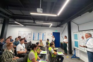 Mureș: Studenți din universități europene au simulat rolul de manageri de calitate în industria auto, la UMFST