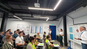 Mureș: Studenți din universități europene au simulat rolul de manageri de calitate în industria auto, la UMFST