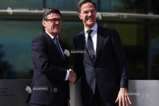 Premierul britanic îi dă asigurări șefului NATO cu privire la angajamentul Londrei față de Alianță