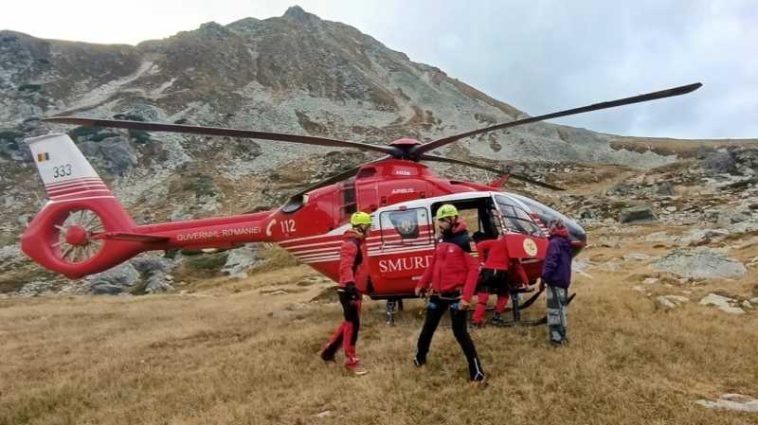 Hunedoara: Turistă germană, salvată cu elicopterul după un incident în Retezat
