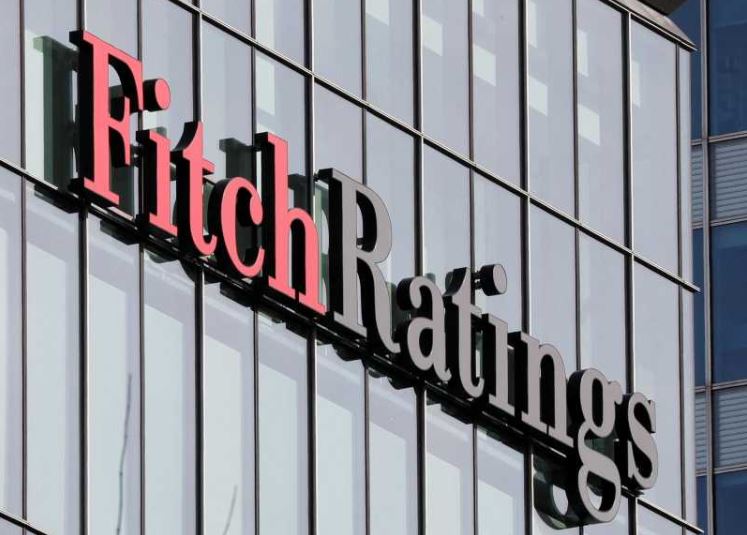 Fitch spune că România ar putea fi retrogradată la ‘junk’ dacă se prelungește criza politică