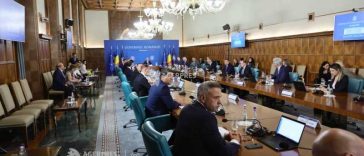 Guvern: Bursele sociale pentru elevi vor fi acordate în continuare pe întreaga durată a anului