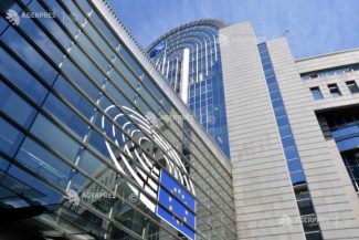 Un eurodeputat ungar a ridicat în Parlamentul European problema contaminării cu azbest din Ungaria