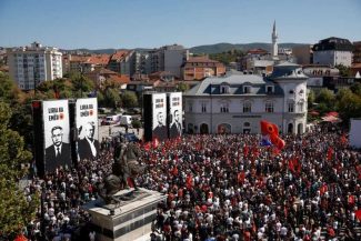 Kosovo: Mii de manifestanți cer anularea condamnării lui Hashim Thaci pentru crime de război