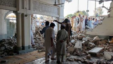 Cel puțin 31 de persoane au murit într-un atac contra unui sediu al poliției în nordul Pakistanului