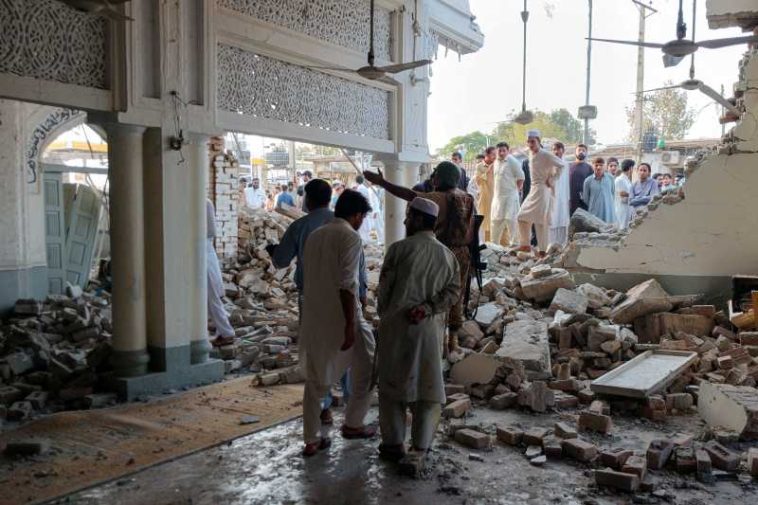Cel puțin 31 de persoane au murit într-un atac contra unui sediu al poliției în nordul Pakistanului