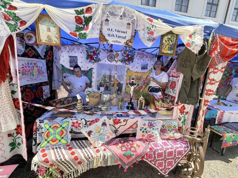 REPORTAJ/Bihor: Rețete tradiționale, cântece populare și fotografii de odinioară, la Zilele Culturii Slovace