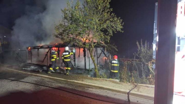 Mureș: O persoană a suferit un atac de panică, în urma unui incendiu