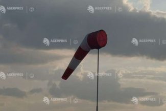 ANM: Cod galben de vânt pe raza a 13 județe, luni, vremea se răcește și plouă până joi