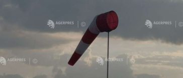 ANM: Cod galben de vânt pe raza a 13 județe, luni, vremea se răcește și plouă până joi