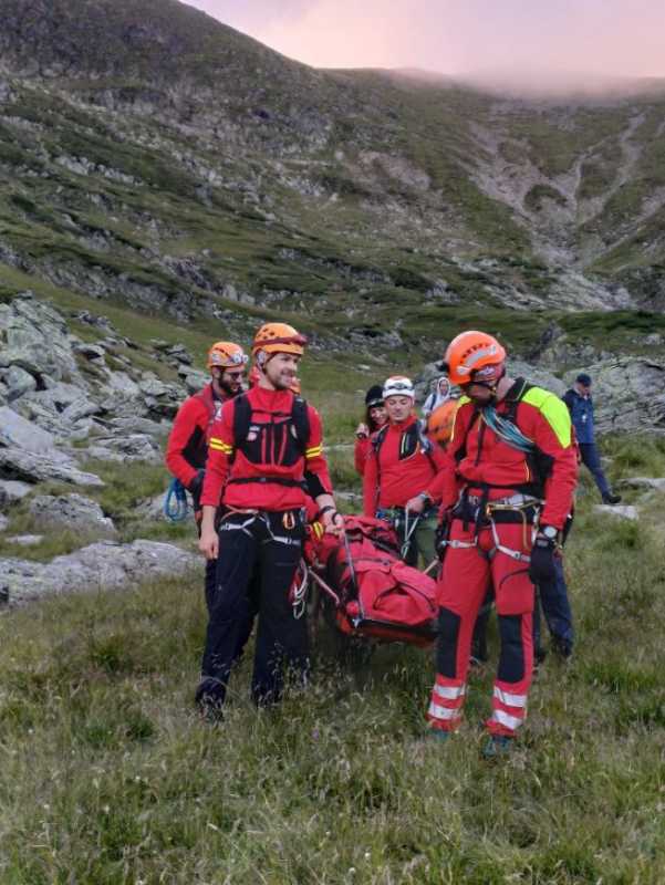 Argeș: Intervenție Salvamont pentru evacuarea unui bărbat accidentat în Munții Făgăraș