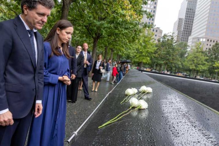 Nicușor Dan și Mirabela Grădinaru au depus flori la Memorialul 9/11 din New York
