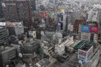 Taifunul Dujuan se apropie de estul Japoniei; au fost emise alerte de inundații și alunecări de teren