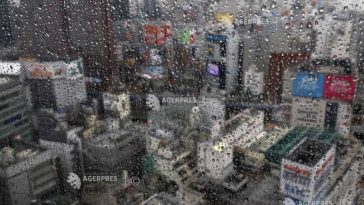 Taifunul Dujuan se apropie de estul Japoniei; au fost emise alerte de inundații și alunecări de teren