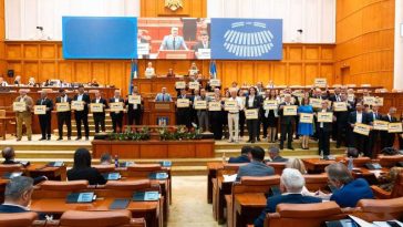 Protest AUR în plenul Camerei Deputaților : ‘Opriți poliția politică!’