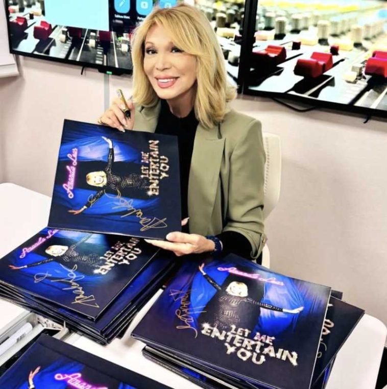 Amanda Lear consideră că Miley Cyrus ‘a copiat’ unul dintre cântecele sale