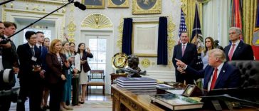 SUA:Televiziunile părăsesc grupul ce transmite activitatea lui Trump, după interdicția unor mass-media la Casa Albă