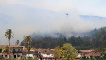 Columbia / Un incendiu care amenința o populară stațiune turistică, adus parțial sub control