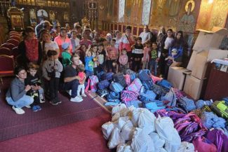 Episcopia Covasnei și Harghitei a distribuit 350 de ghiozdane copiilor din familii vulnerabile
