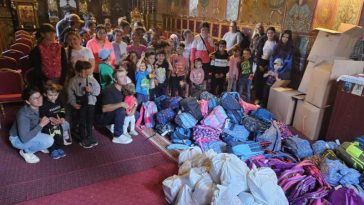Episcopia Covasnei și Harghitei a distribuit 350 de ghiozdane copiilor din familii vulnerabile