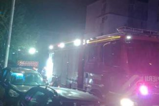 Mureș: Peste 40 de persoane, evacuate dintr-un bloc de locuințe din Luduș, din cauza unui incendiu