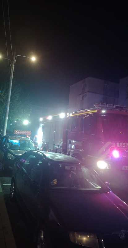 Mureș: Peste 40 de persoane, evacuate dintr-un bloc de locuințe din Luduș, din cauza unui incendiu