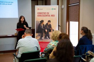 Salvați Copiii implementează un proiect prin care îi sprijină pe părinți să înțeleagă mai bine provocările adolescenței