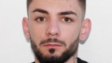 Crima din Vâlcea/Tânărul cercetat pentru omor, dat în urmărire; a fost emis mandat de arestare preventivă