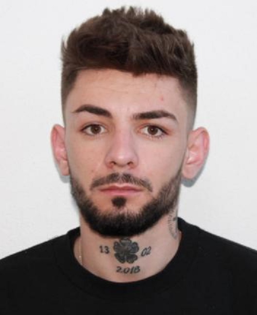 Crima din Vâlcea/Tânărul cercetat pentru omor, dat în urmărire; a fost emis mandat de arestare preventivă