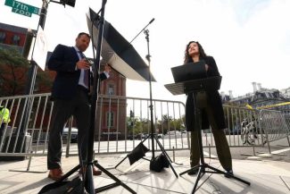 Jurnaliștii CNN, MS NOW și Politico, privați în continuare de acces la Casa Albă în ciuda unei decizii a justiției